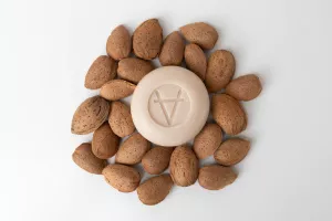 Amalthée savon au lait de chèvre à l'amande